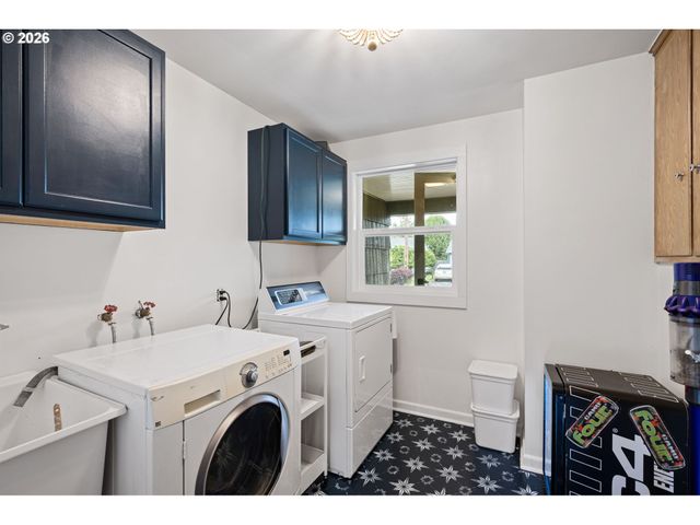 765 LOUIS St, Eugene, OR 97402