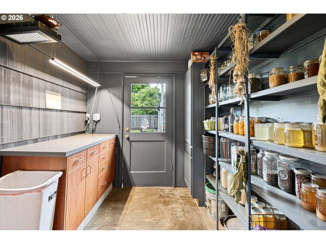 765 LOUIS St, Eugene, OR 97402