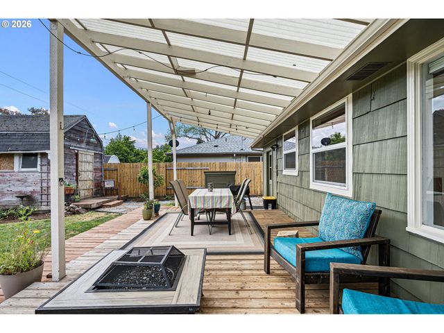 765 LOUIS St, Eugene, OR 97402