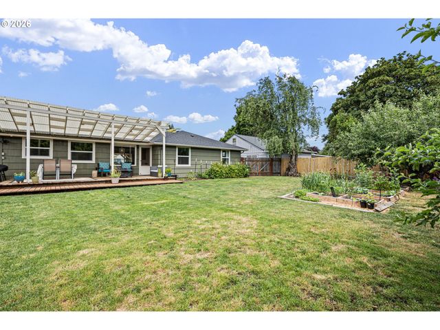 765 LOUIS St, Eugene, OR 97402