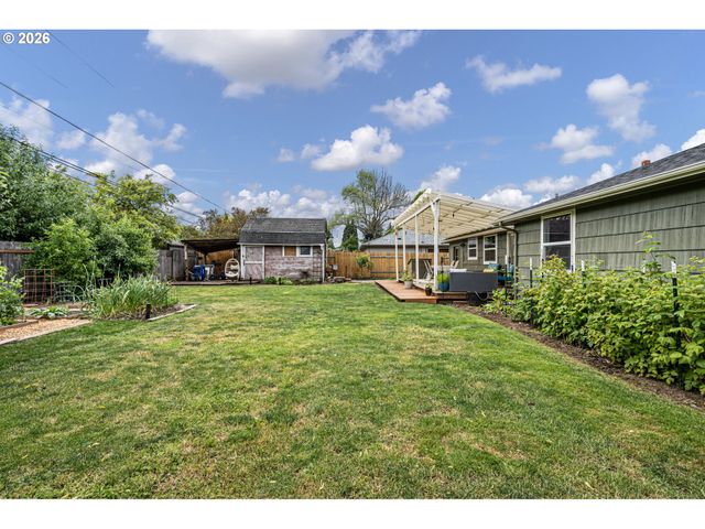 765 LOUIS St, Eugene, OR 97402