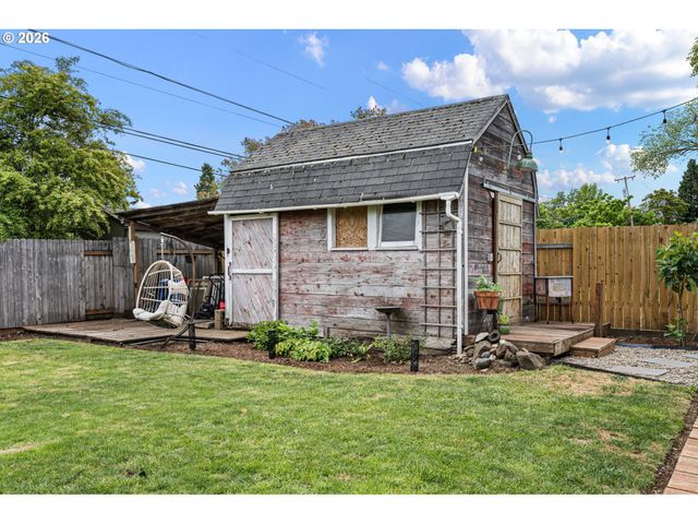 765 LOUIS St, Eugene, OR 97402