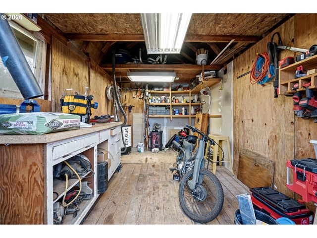 765 LOUIS St, Eugene, OR 97402