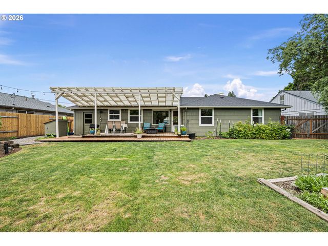 765 LOUIS St, Eugene, OR 97402