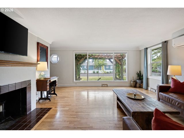 765 LOUIS St, Eugene, OR 97402