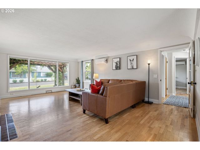 765 LOUIS St, Eugene, OR 97402