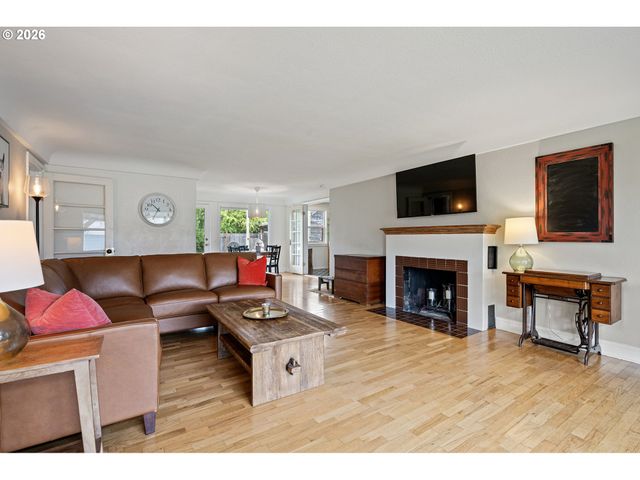 765 LOUIS St, Eugene, OR 97402