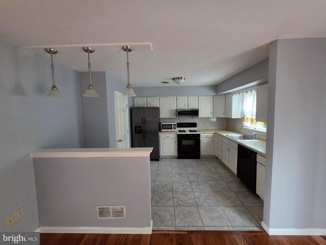 945 TIMBER LN, Sinking Spring, PA 19608