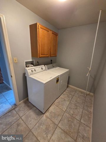 945 TIMBER LN, Sinking Spring, PA 19608