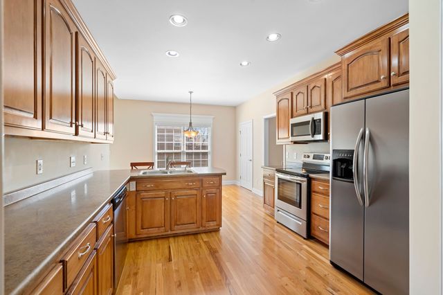 108 Candlewood Ct, Columbia, TN 38401