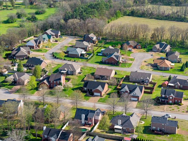 108 Candlewood Ct, Columbia, TN 38401