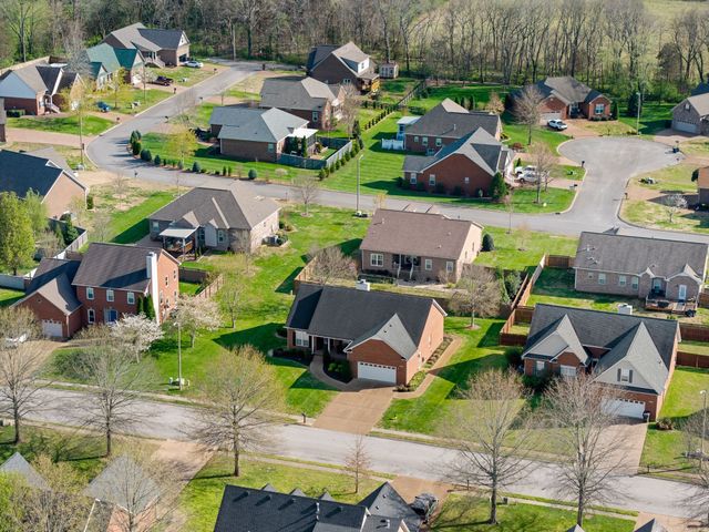 108 Candlewood Ct, Columbia, TN 38401