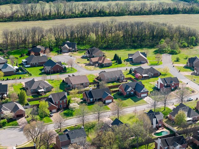 108 Candlewood Ct, Columbia, TN 38401