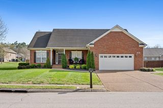 108 Candlewood Ct, Columbia, TN 38401