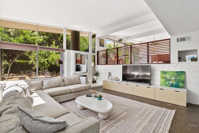 22406 De Kalb Drive, Calabasas, CA 91302
