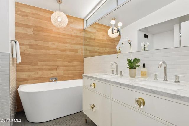 22406 De Kalb Drive, Calabasas, CA 91302