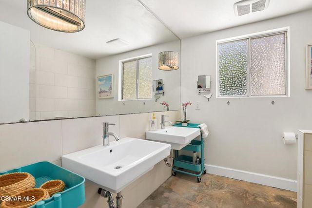22406 De Kalb Drive, Calabasas, CA 91302