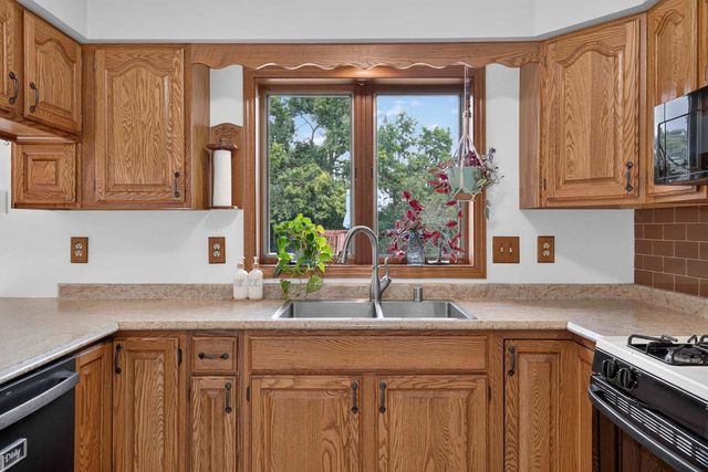 80 Johnson Avenue, Oshkosh, WI 54902