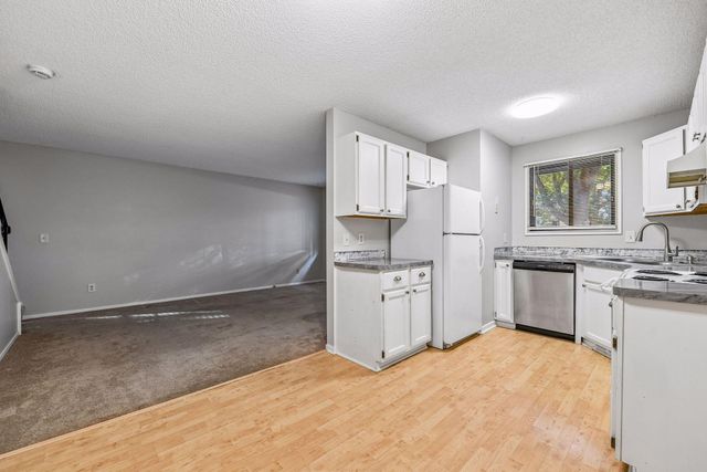 13316 Zenith Lane, Eden Prairie, MN 55346