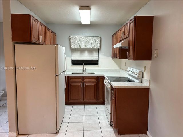 1925 Madison St 14, Hollywood, FL 33020