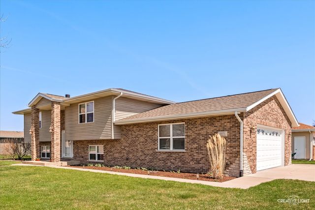 1075 S Illinois Street, Coal City, IL 60416