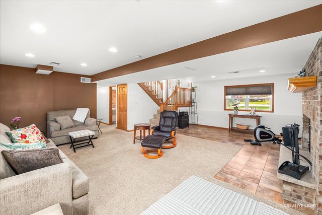 1075 S Illinois Street, Coal City, IL 60416