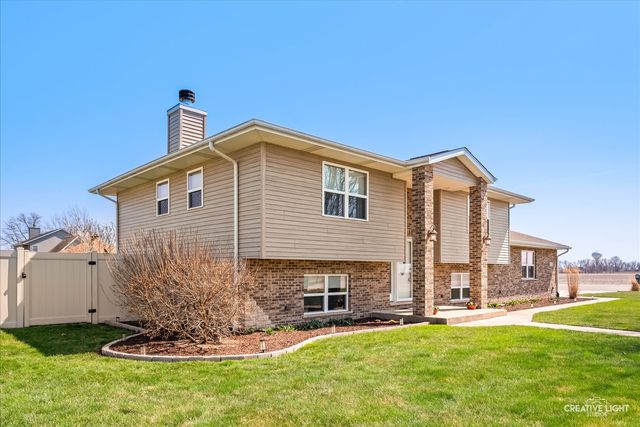 1075 S Illinois Street, Coal City, IL 60416