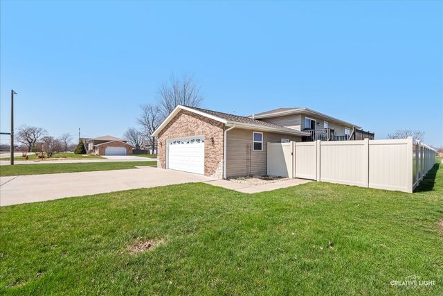 1075 S Illinois Street, Coal City, IL 60416