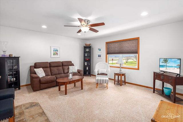 1075 S Illinois Street, Coal City, IL 60416