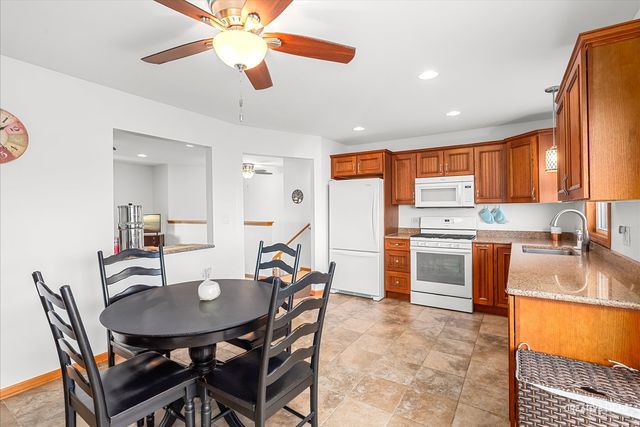 1075 S Illinois Street, Coal City, IL 60416