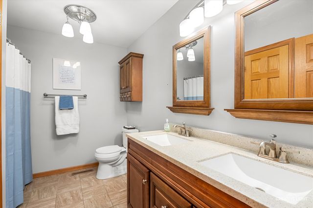 1075 S Illinois Street, Coal City, IL 60416