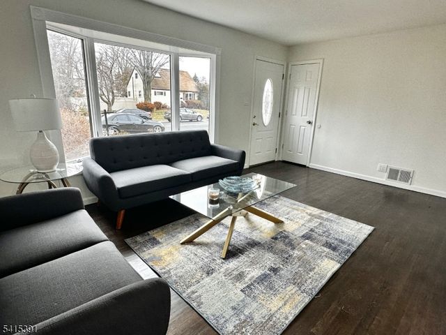 24 Susan Ln, East Brunswick Twp., NJ 08816