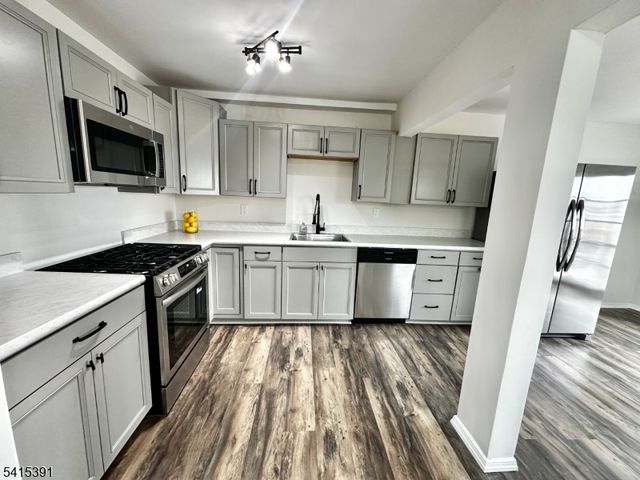 24 Susan Ln, East Brunswick Twp., NJ 08816