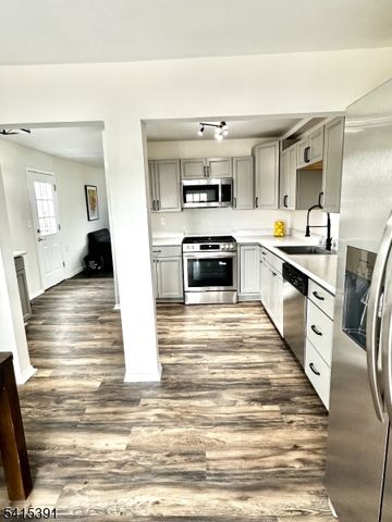 24 Susan Ln, East Brunswick Twp., NJ 08816