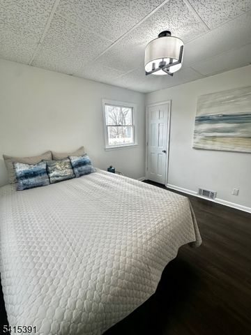 24 Susan Ln, East Brunswick Twp., NJ 08816