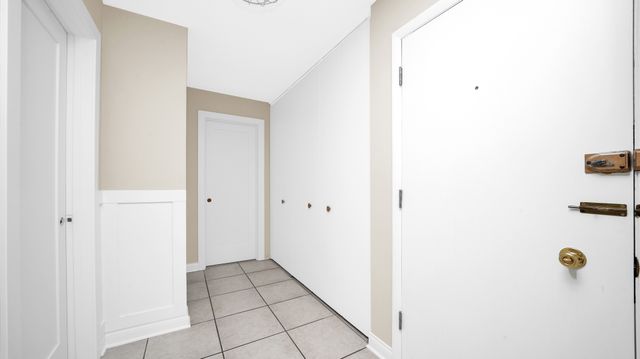 6101 W 64th Place 4, Chicago, IL 60638