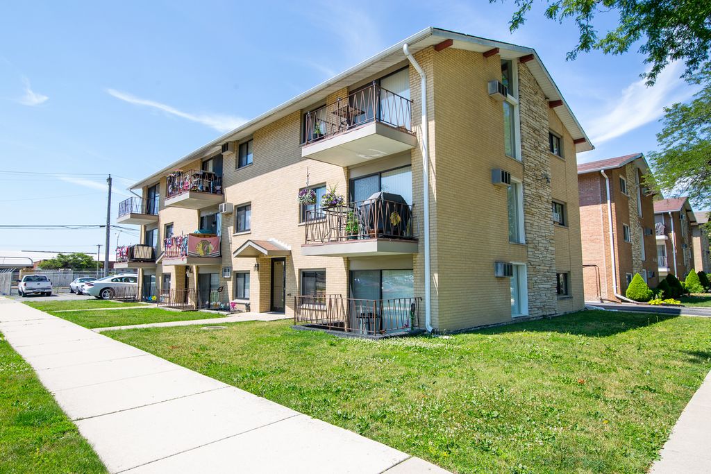 6101 W 64th Place 4, Chicago, IL 60638