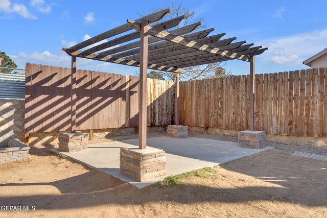 11884 DAVID FORTI Drive, El Paso, TX 79936