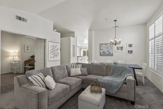 565 Rosalinda Drive, Oxnard, CA 93030