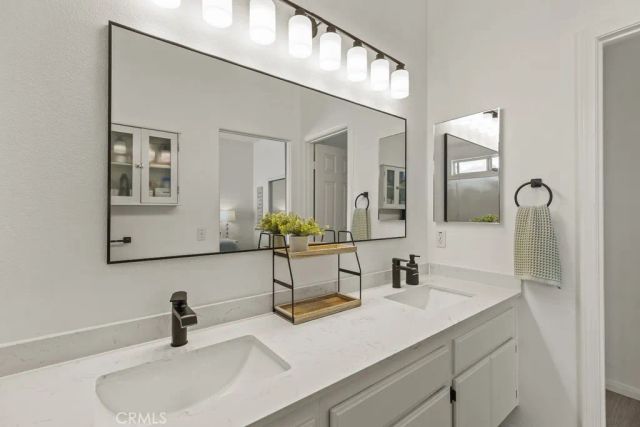 565 Rosalinda Drive, Oxnard, CA 93030