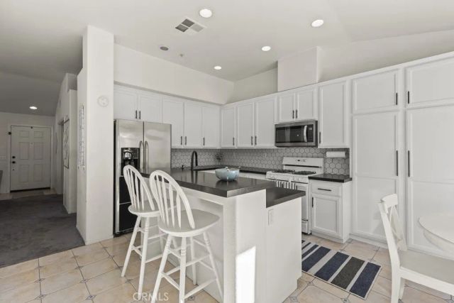 565 Rosalinda Drive, Oxnard, CA 93030