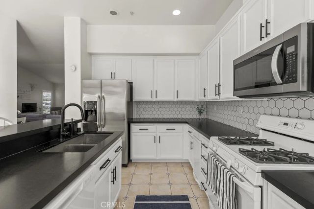 565 Rosalinda Drive, Oxnard, CA 93030