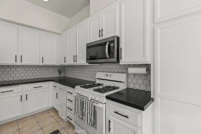 565 Rosalinda Drive, Oxnard, CA 93030