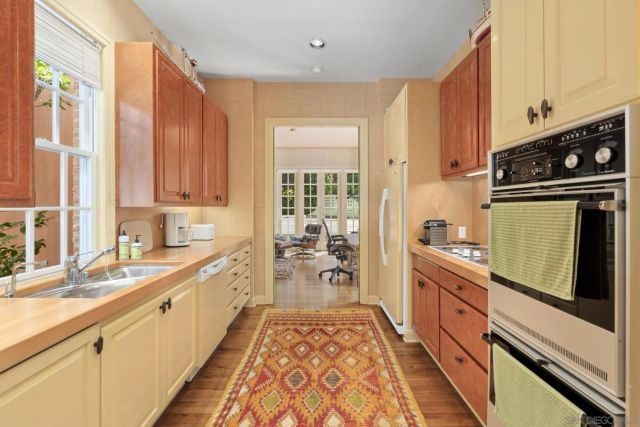 7612 Hillside, San Diego, CA 92037