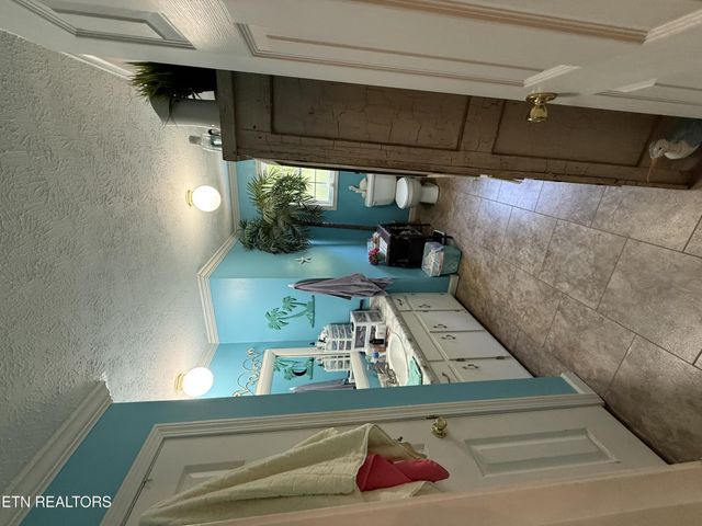 1045 Pearl Hinds Rd, Jamestown, TN 38556