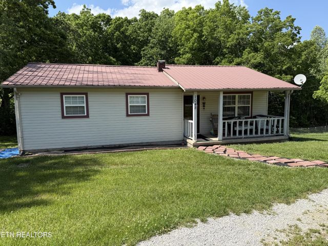 1045 Pearl Hinds Rd, Jamestown, TN 38556