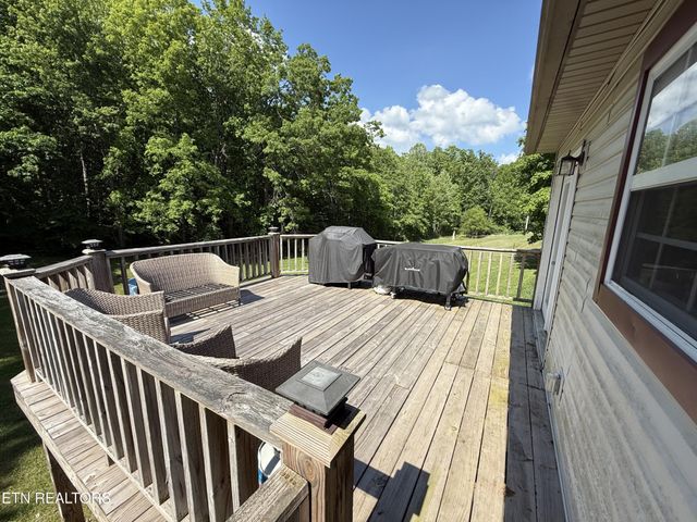 1045 Pearl Hinds Rd, Jamestown, TN 38556