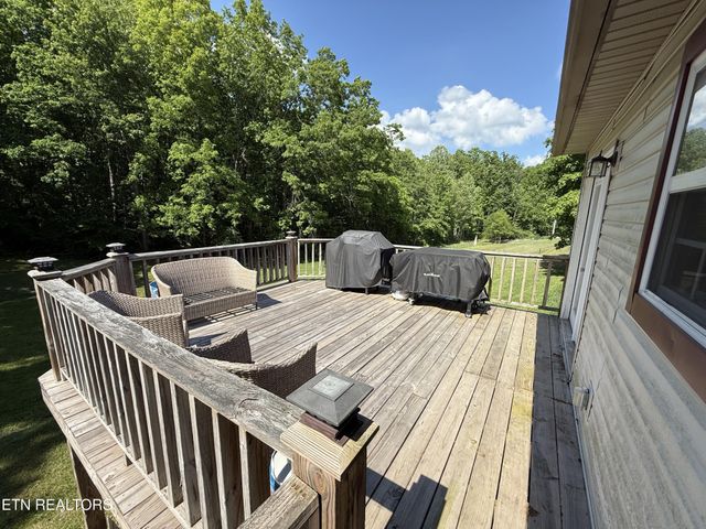 1045 Pearl Hinds Rd, Jamestown, TN 38556