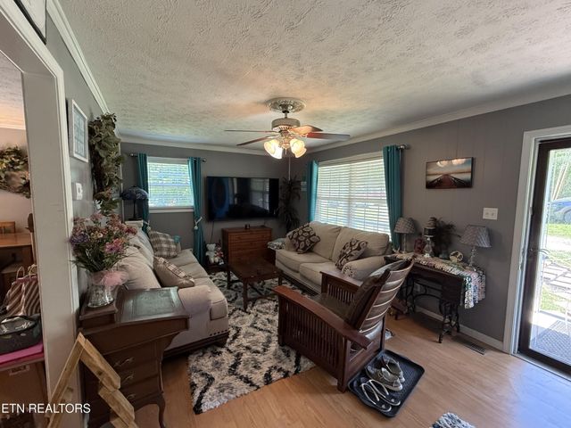 1045 Pearl Hinds Rd, Jamestown, TN 38556
