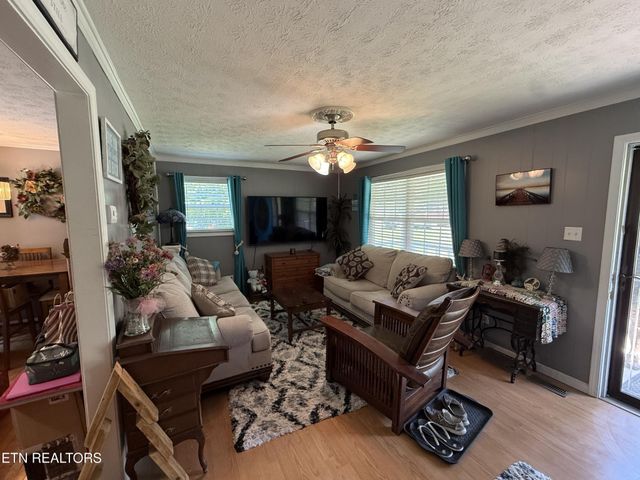 1045 Pearl Hinds Rd, Jamestown, TN 38556